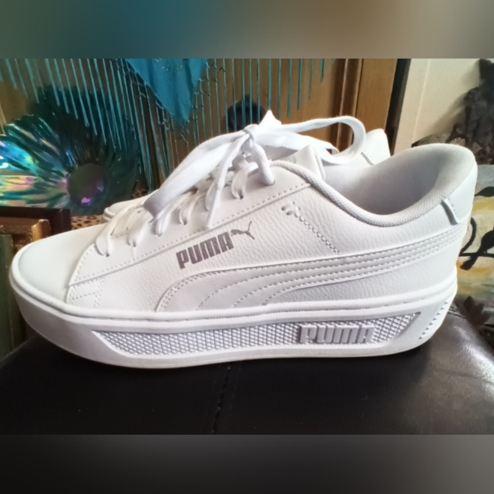 Puma Smash V3 Platform Women's Leather Sneaker - Size 10 - LIKE NEW